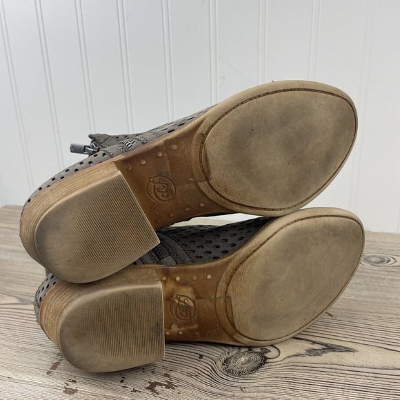 LUCKY BRAND Women's Basel Perforated Dark Stone Leather Ankle Booties Size 6.5M - Picture 9 of 9